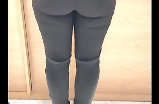 Big ass in black leggings spandex