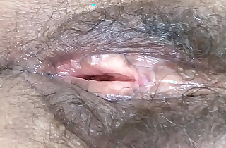 Look at my hairy pussy wide open after having fucked, I love being fucked
