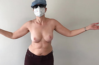 English Lady Tit Bouncing Dance - big nipples out