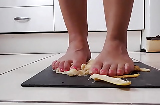 Banana's foot smashing