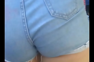 Big booty girl in tight short