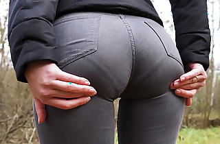 Sexy Pawg Teasing Her Visible Panty Line In Public Park VPL