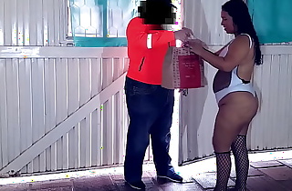 Fucking a lucky Delivery man (Rappi). I show my ass in lingerie to this unknown boy who brings me food at home and I make him cum on my face after fucking me without a condom (Recorded with a spy hidden camera)