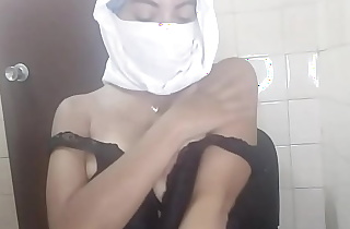 Real Horny Amateur Arab In Niqab Muslim Wife From Iran Masturbates Squirting Pussy Hard On Webcam