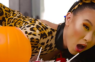 Fill Teen Kimmy Kimm tight pumpkin with your candy sir and make me moan!