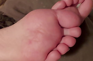 Cum on sexy feet