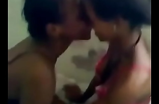 Lesbienne baise avec sa soeur