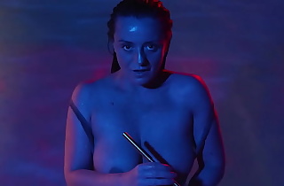 Denise Klarskov i Ryge fetish - Hun er nu stadig hot, her i poolen.