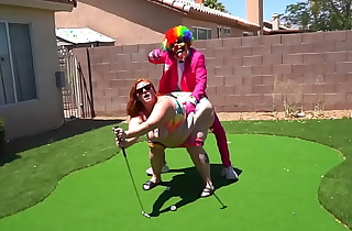 Julie Ginger beat Gibby The Clown in a game of mini golf and this happened