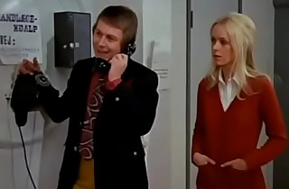 Tandlæge på sengekanten DK1971 - En rig kvinde (Annie Birgit Garde) vil betænke sin nevø (Ole Søltoft), en tandlægestuderende, med en betydelig formue. FULL Movie HD.