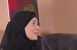 Hot woman in a hijab gave a blowjob to an unknown