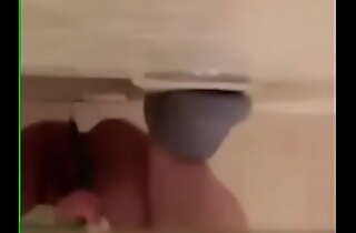 Tuvaletteki Annesini Gizlice Video Alıyor