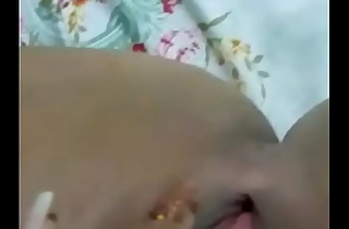 Mi amiga cachonda se masturba con mi pene en una una videollamada caliente