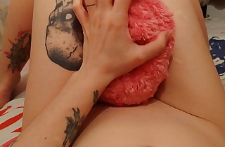 Adore to rub my succulent snatch hard with cushion humping together with have a go deep orgasms