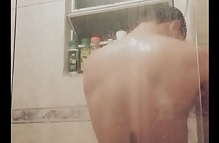 Gravado tomando banho