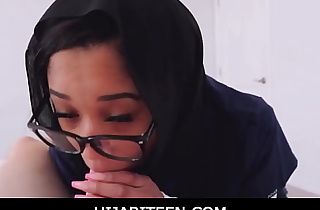 HijabiTeen-Hijabi Nurse Alicia Reign Did a Haraam In her Patient