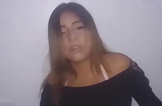Mexicana de 19 años asiste a casting falso y deja que un extraño le rompa su culo virgen