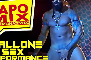 Mineiro dotadão Mallone em sex performance em São Paulo