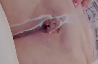 Hermosa jugando con su vagina
