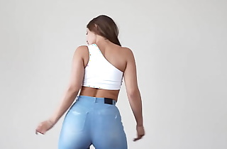Big Booty Latina in Jeans