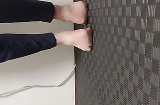 toes walking