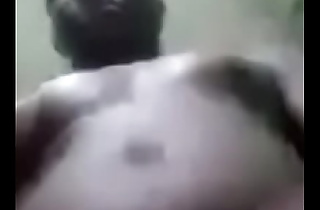 Voici la vidéo nue de monsieur hassane salissou abdou qui vie au Niger c'est un musulman qui ce masturbe nue dans sa chambre suvez un peut la vidéo